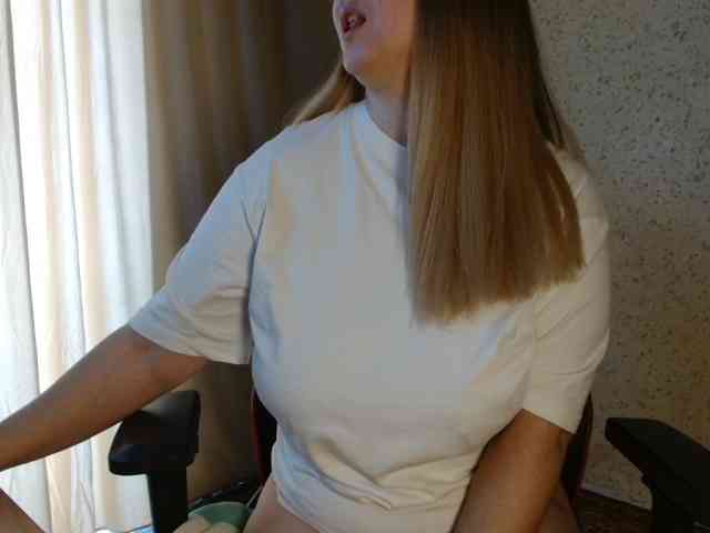 Изображение секс-шоу модели MiaLaFoxis