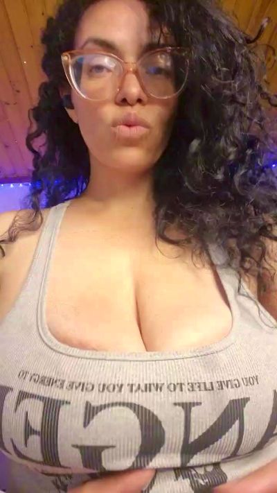 Sexshow-Bild von Lucci_Lovee Sexshow-Bild von Lucci_Lovee