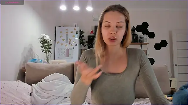 Изображение секс-шоу модели Girl_alone_home
