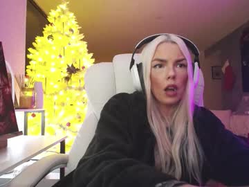 tinykylie's sex show image