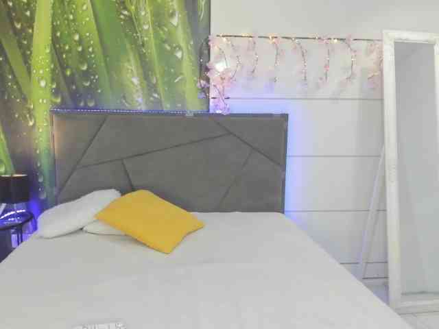 HollyTaillor's sex show image