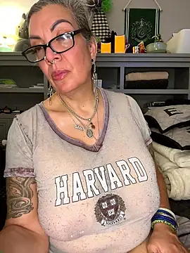 dieseldame1313's sex show image dieseldame1313's sex show image