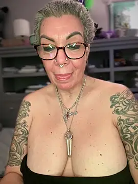 dieseldame1313's sex show image dieseldame1313's sex show image