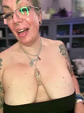 dieseldame1313's sex show image dieseldame1313's sex show image