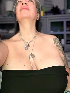 dieseldame1313's sex show image dieseldame1313's sex show image