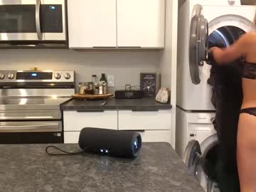 Изображение секс-шоу модели ariicutekitty