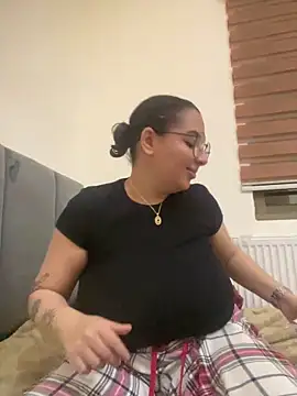 BustyAllyy's sex show image