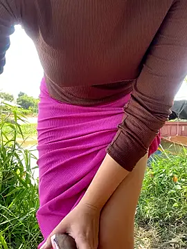 BigAssBee's sex show image