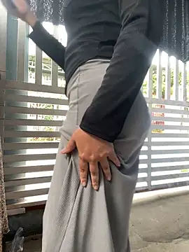 BigAssBee's sex show image