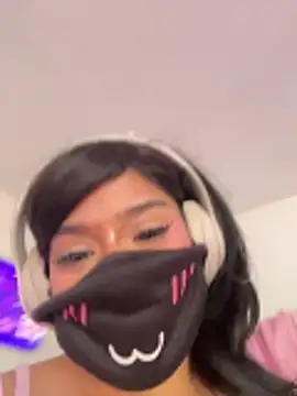 Onlypawzz's sex show image