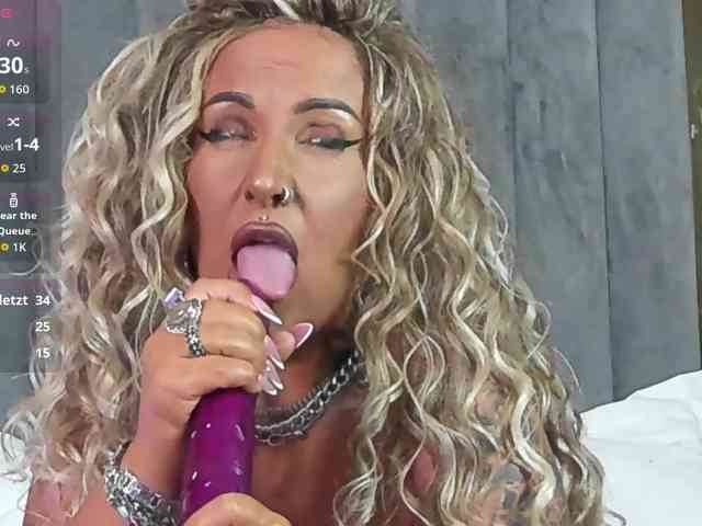 SierraQuinn's sex show image