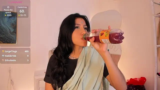 Изображение секс-шоу модели naomiii__