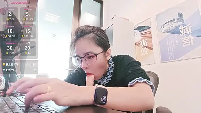 Изображение секс-шоу модели KKMM168 Изображение секс-шоу модели KKMM168