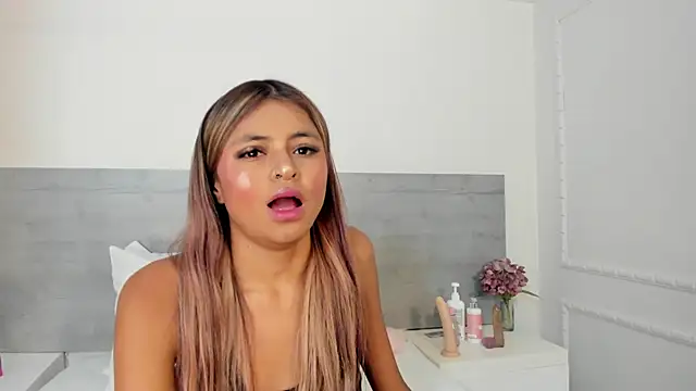 sunnyWhitee's sex show image