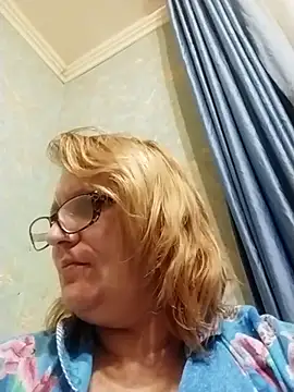 Forest-Lady's sex show image