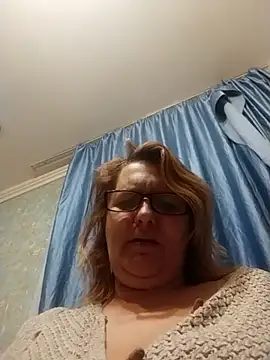 Forest-Lady's sex show image