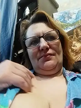 Forest-Lady's sex show image