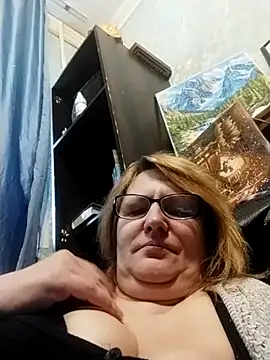 Forest-Lady's sex show image