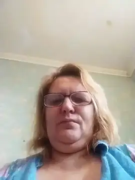 Forest-Lady's sex show image