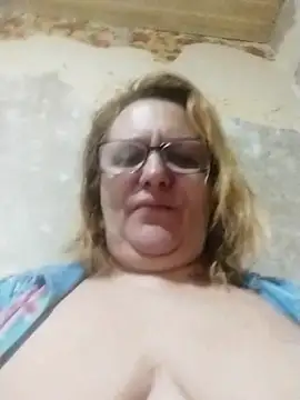 Forest-Lady's sex show image