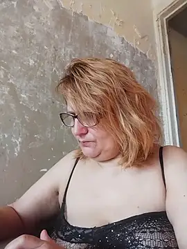 Forest-Lady's sex show image