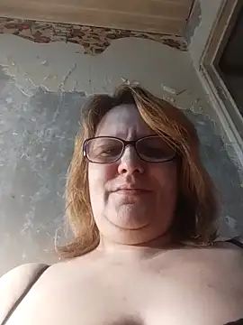 Forest-Lady's sex show image