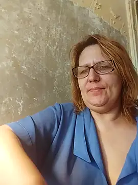 Forest-Lady's sex show image