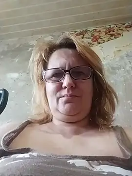 Forest-Lady's sex show image