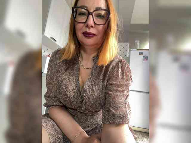 Pink-Lips's sex show image