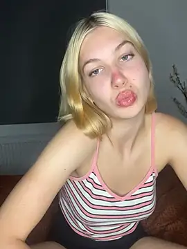 MilaaXOO's sex show image