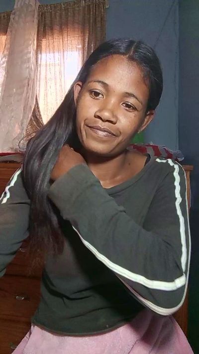 Carinahot02's sex show image