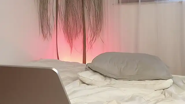 Polynessia's sex show image