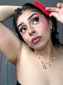 ThickerThanYoBitch's sex show image