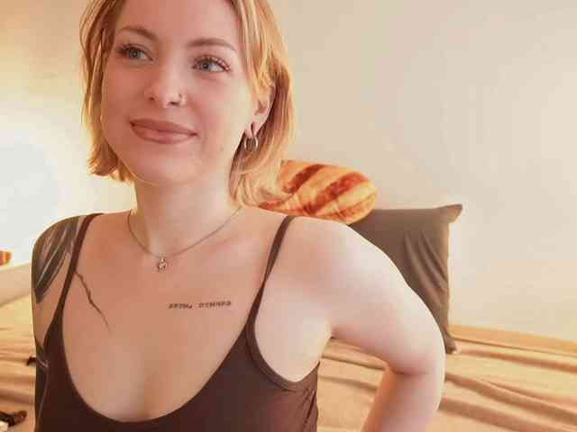 TouchMyAss's sex show image
