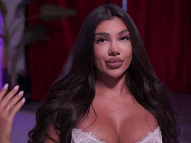 NatyDesiree's sex show image