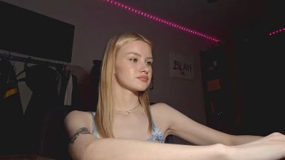 Изображение секс-шоу модели KarmenBarella