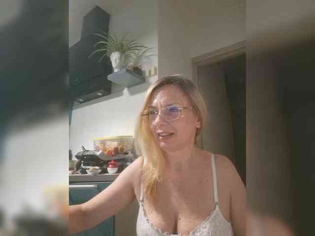 Изображение секс-шоу модели ShiningMILF