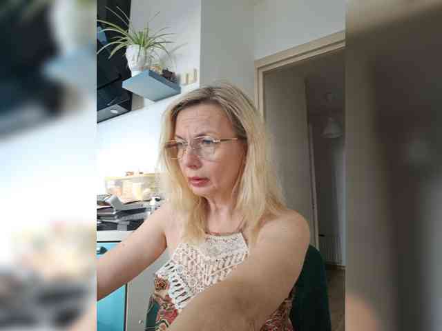 Изображение секс-шоу модели ShiningMILF