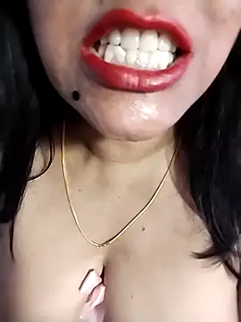 Изображение секс-шоу модели tharu_sweet