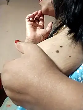 Изображение секс-шоу модели tharu_sweet Изображение секс-шоу модели tharu_sweet