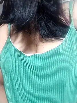 Изображение секс-шоу модели tharu_sweet