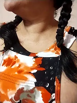 Изображение секс-шоу модели tharu_sweet