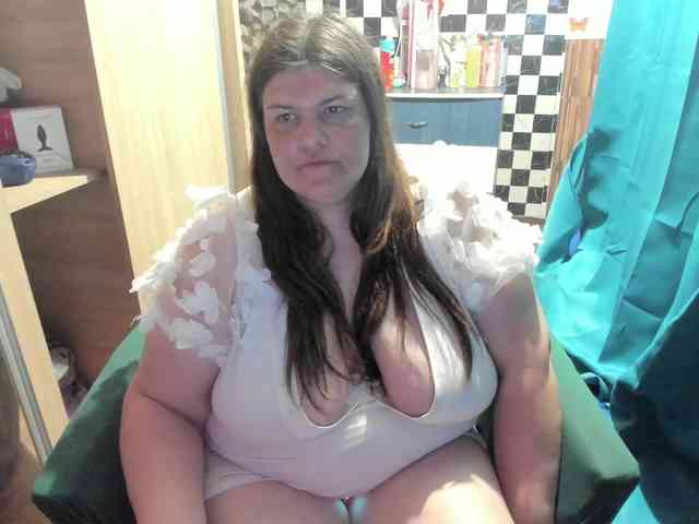 Ionysexylips69's sex show image