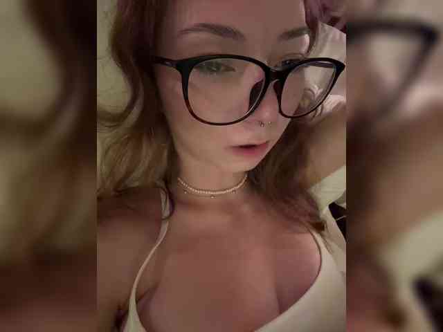 CrazyAleona's sex show image