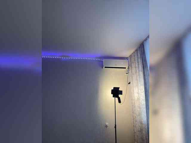 CrazyAleona's sex show image