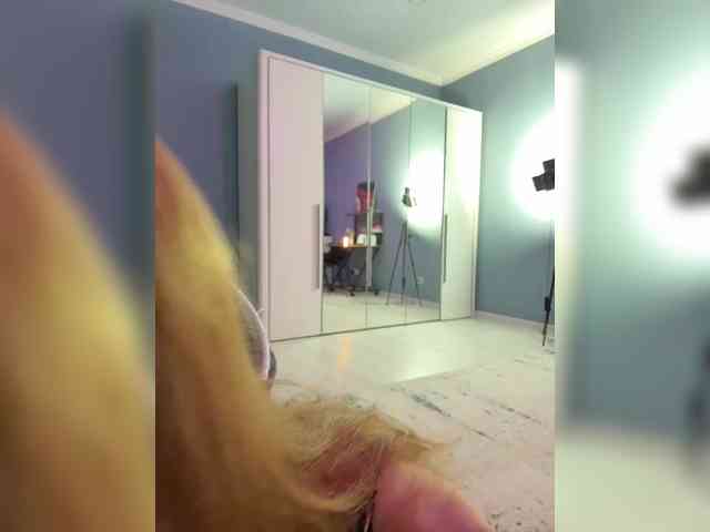 CrazyAleona's sex show image