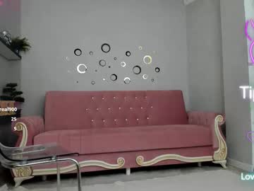 belovedkhlloe's sex show image