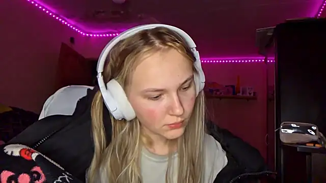 Изображение секс-шоу модели KarinRobertson