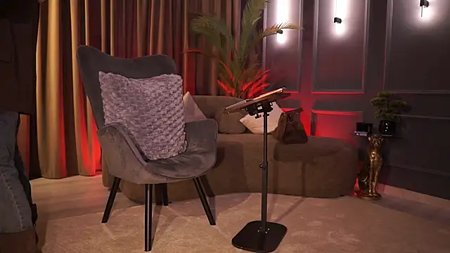 MissEmaDivine's sex show image