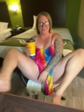 _ElizabethLove_'s sex show image